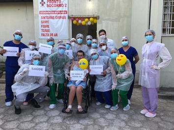 Equipe do Hospital Regional de Piripiri ganha homenagem da família de paciente