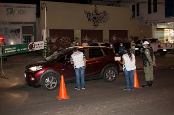 Blitz educativa conscientiza população sobre cuidados de prevenção ao coronavírus