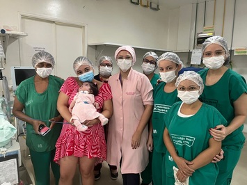 Bebê em UTI há 20 meses recebe tratamento domiciliar