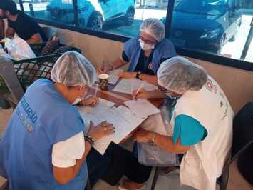 Vigilância Sanitária coleta amostras de alimentos para serem analisadas