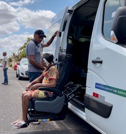 Veículo adaptado beneficia pacientes da hemodiálise do HGV 