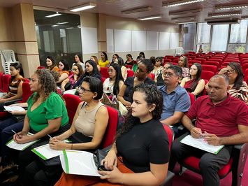 Profissionais da Carretinha da Saúde são qualificados para identificar casos de violência contra crianças