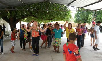 Com muita animação, crianças participam de festa de carnaval no CAPSi