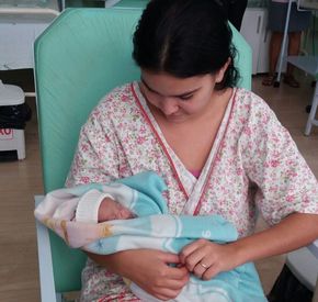 Mães do Projeto Canguru ganham festa no Dia Internacional da Mulher