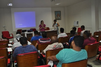 Maternidade Dona Evangelina Rosa capacita maqueiros