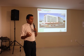 Francisco Costa apresenta proposta do novo Hospital de Floriano