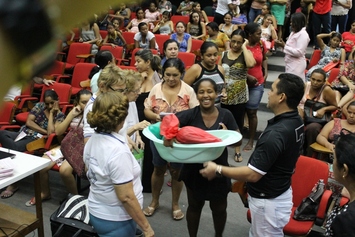 Evangelina Rosa recebe doações da Liga das Senhoras Católicas de Teresina 