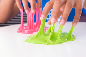 Vigilância Sanitária faz alerta sobre ingrediente de slime que  pode causar intoxicação